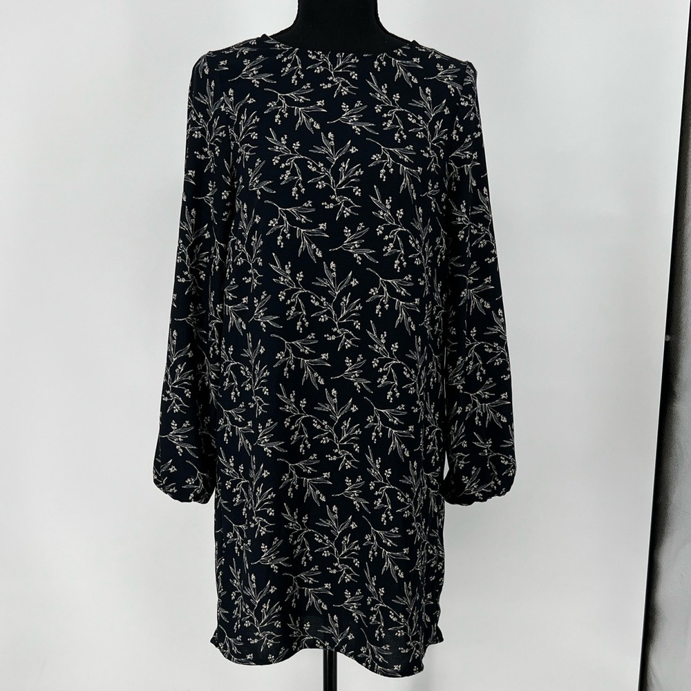 H & M NWOT BLACK & CREAM FLORAL DRESS‎ LONG SLEEVES BACK ZIPPER SOFT AND FLOWY